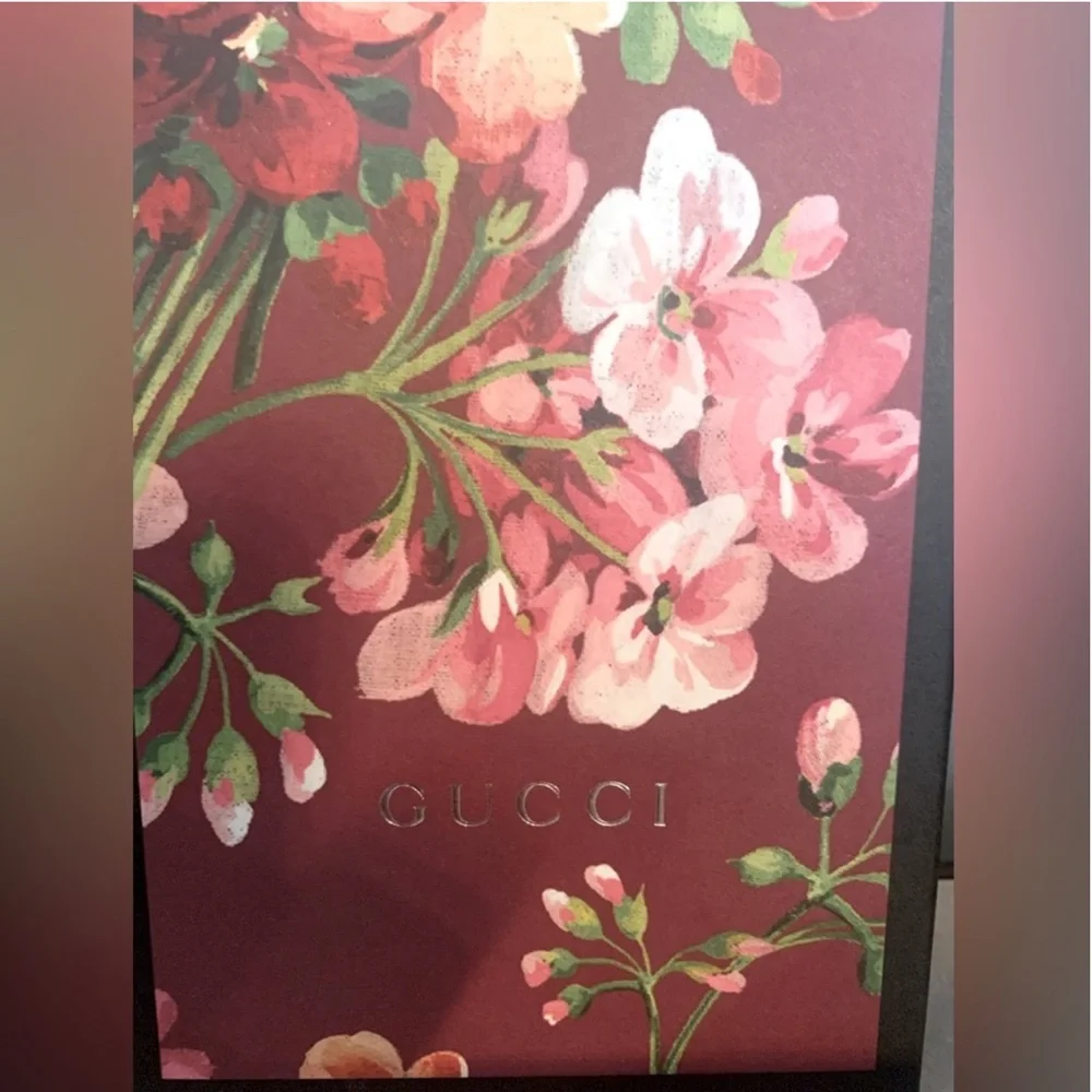 GUCCI Gift set. Gucci Leather Key Case & Gucci Floral Bloom Gift Box